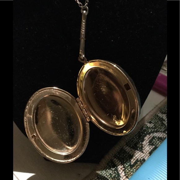 Beautiful Locket - Picture 2 of 2