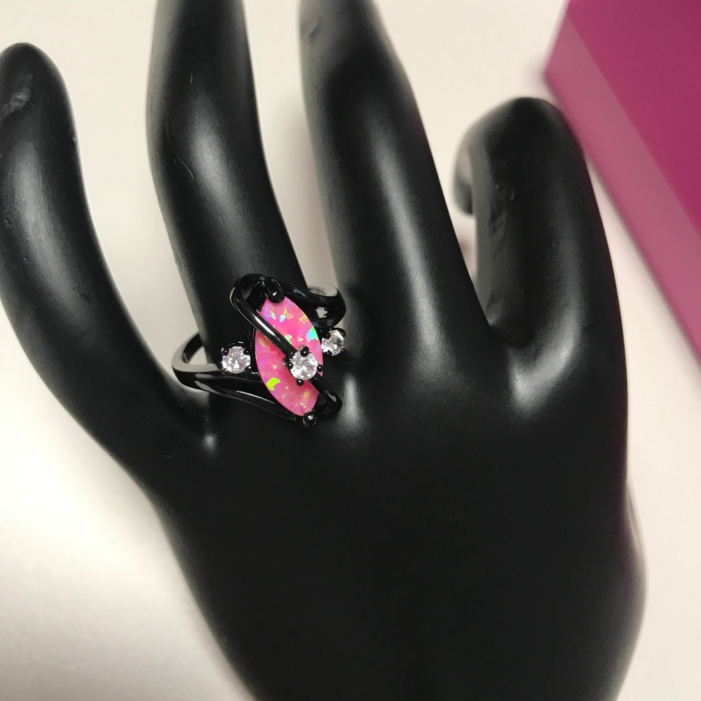 🔥2.0 CTTW LAB-CREATED BLACK OVAL FIRE OPAL RING - Picture 2 of 3