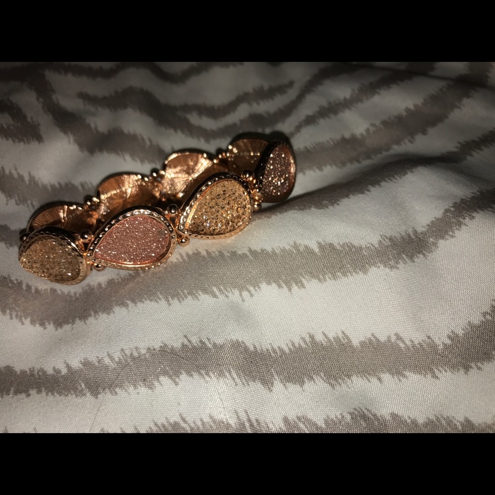 🆕 Rose gold bracelet.