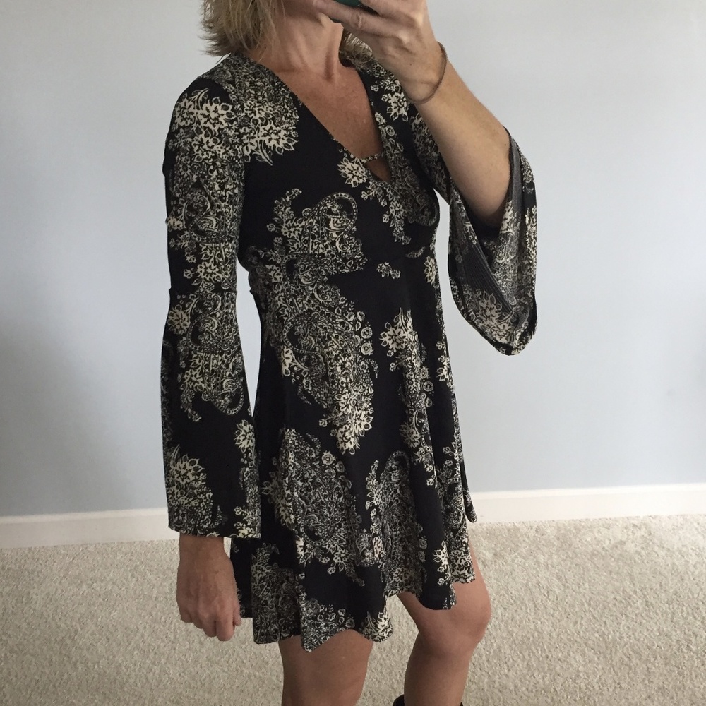 1SMALL LEFTBlack & Cream Print Dress - Picture 4 of 8