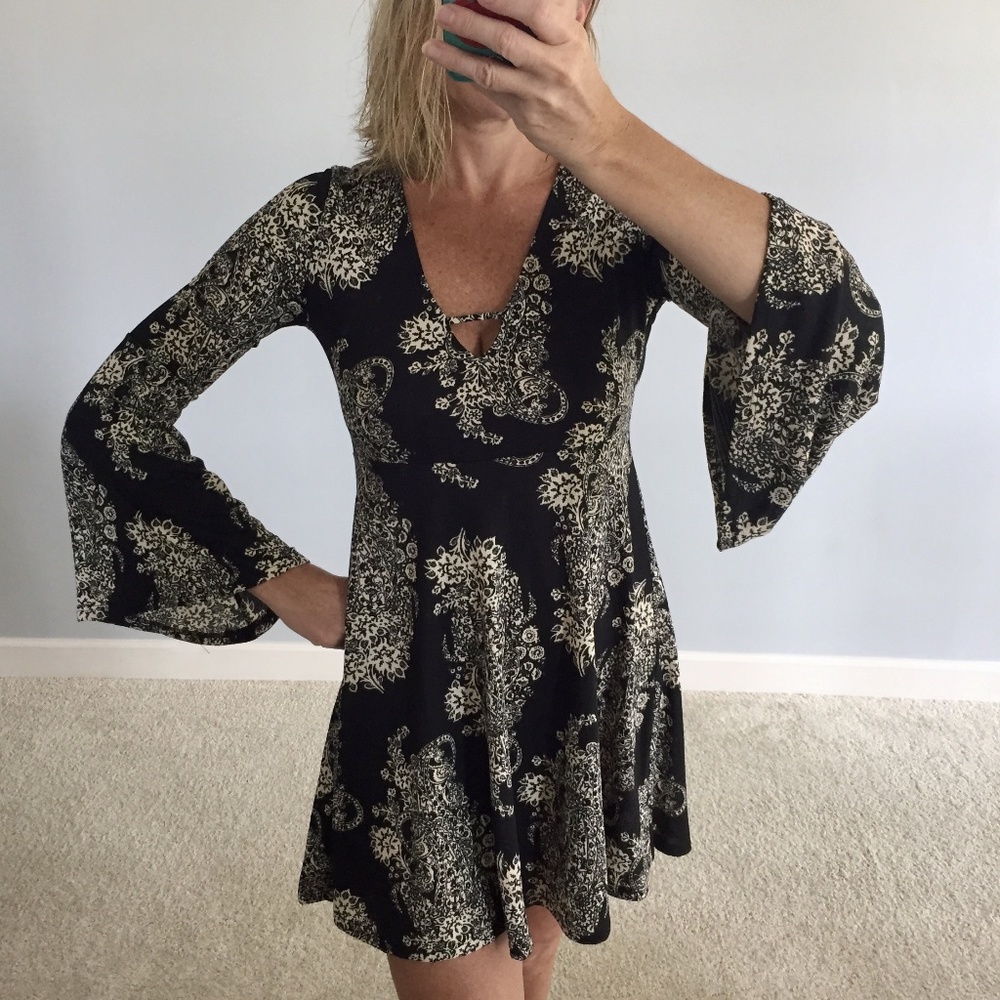 1SMALL LEFTBlack & Cream Print Dress - Picture 6 of 8