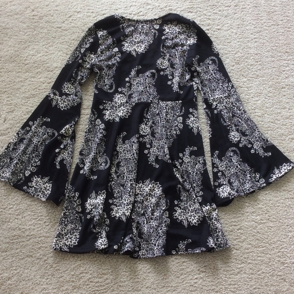 1SMALL LEFTBlack & Cream Print Dress - Picture 8 of 8