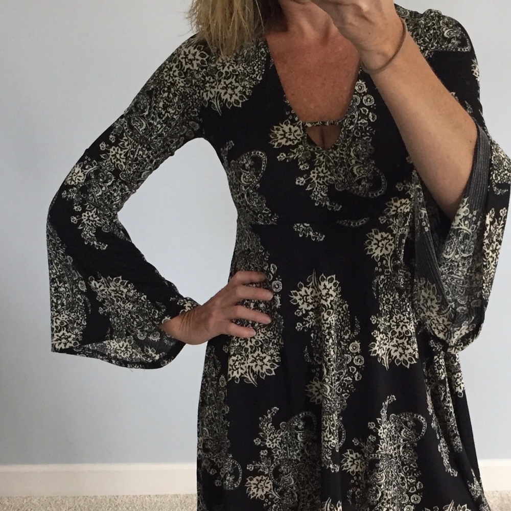 1SMALL LEFTBlack & Cream Print Dress - Picture 3 of 8