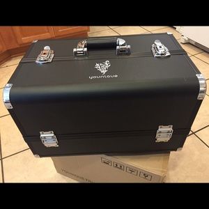Make up trunk