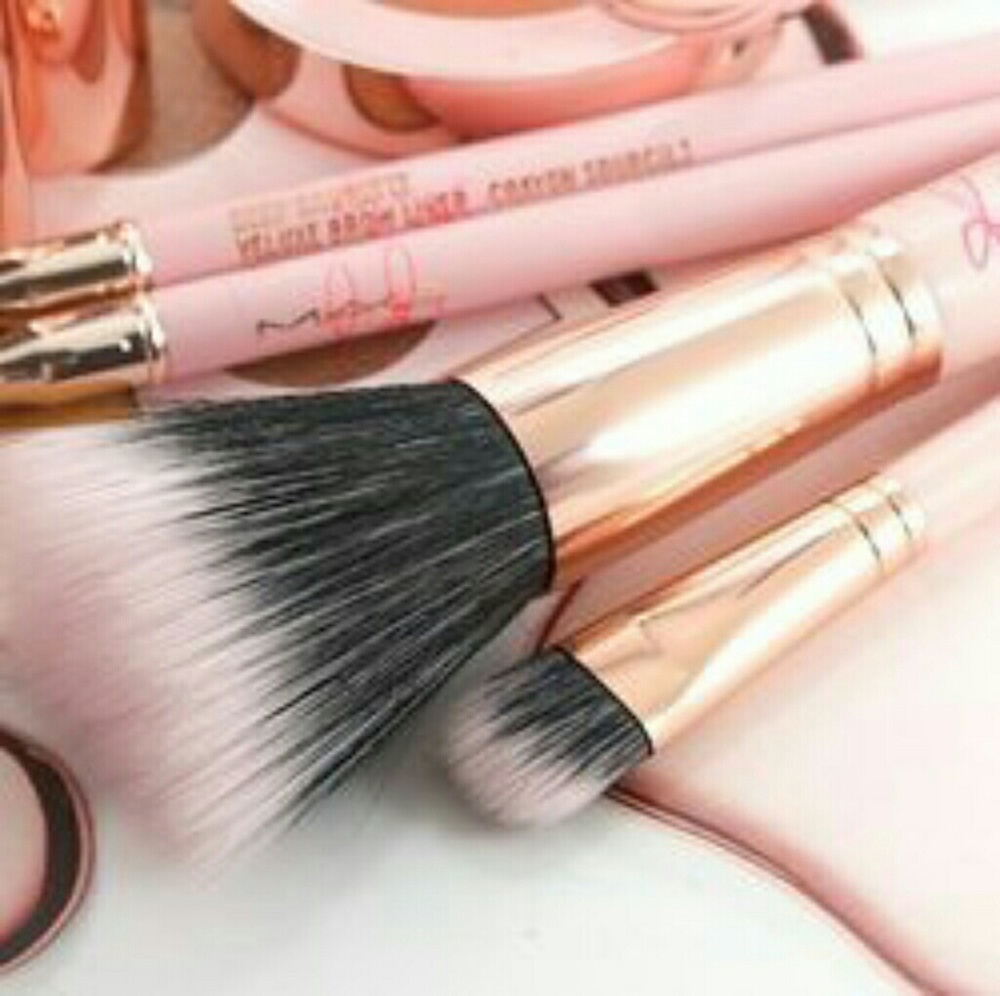 SALE!!! Mac Le Riri Hearts Makeup Brushes