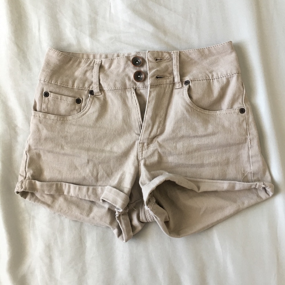 DOLLHOUSE: Mid-rise shorts