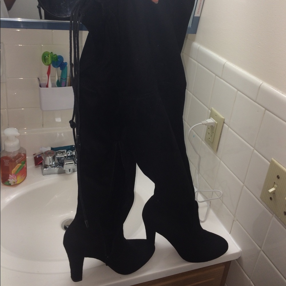 The Cutest Thigh High Boots - Picture 3 of 4