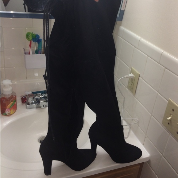 The Cutest Thigh High Boots - Picture 3 of 4