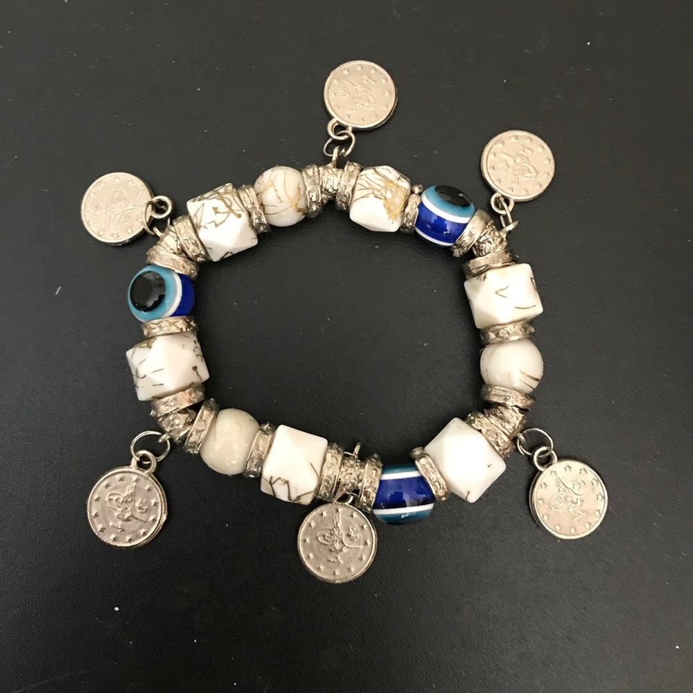 Costume jewelry bracelet