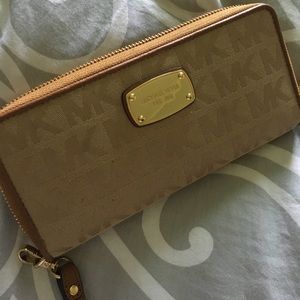 Micheal Kors wallet