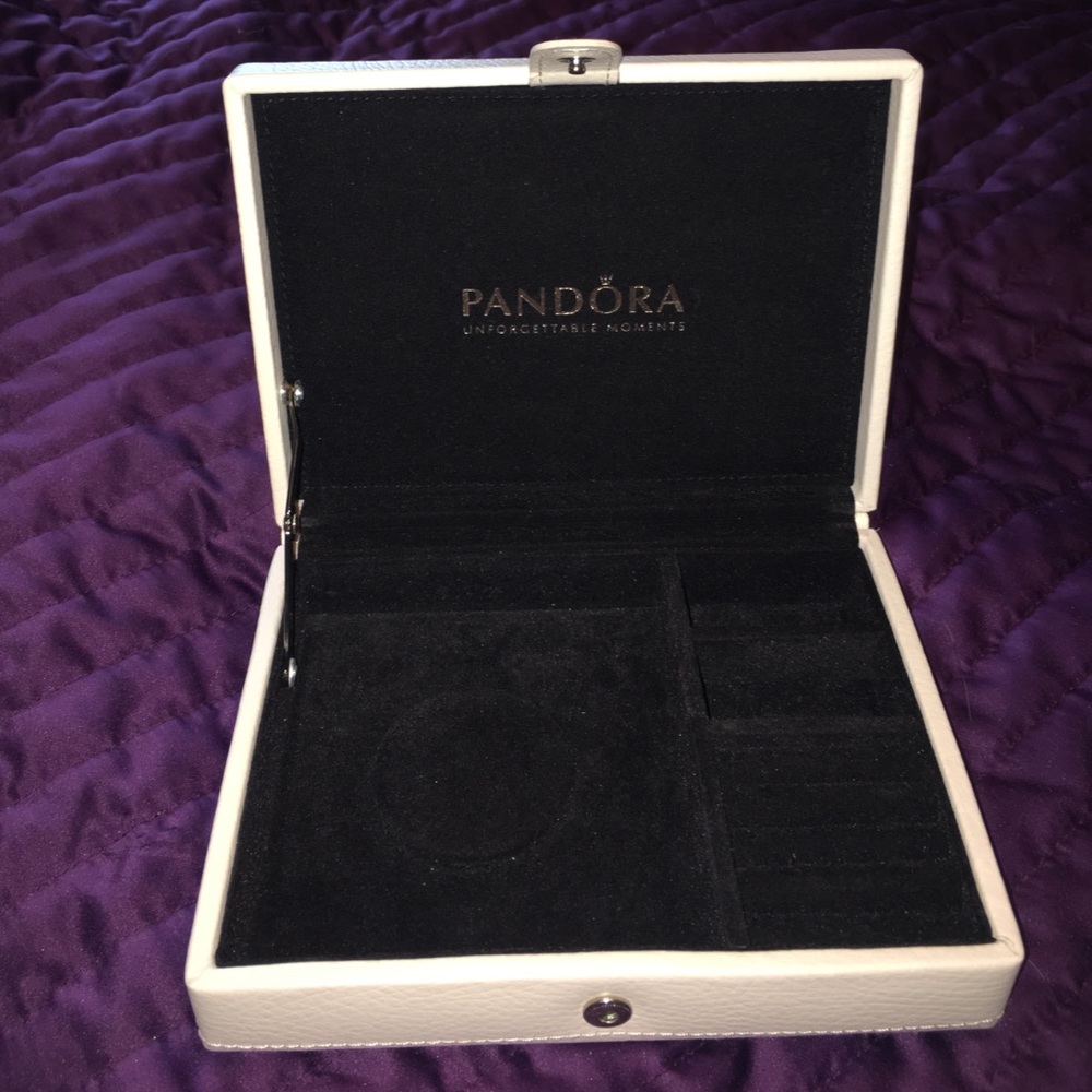 Pandora jewelry box - Picture 1 of 5