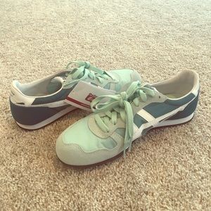 BRAND NEW Onitsuka Tiger Serranos