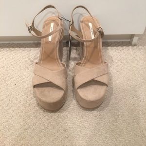 Nude wedges