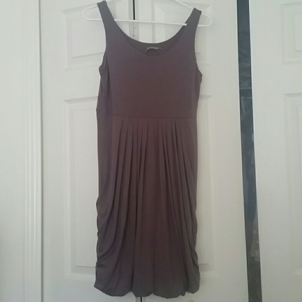 Light brown sleeveless dress