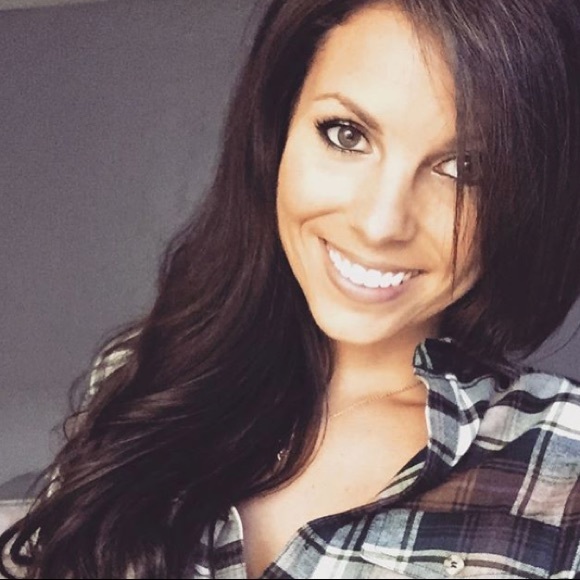 Meet your Posher, Katy - Picture 2 of 2