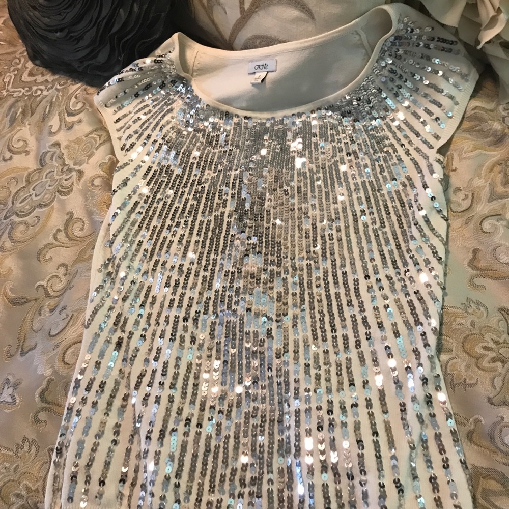Cache Top Embellished With Silver - image 3
