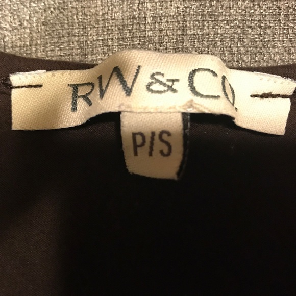 Brown Sleeveless Shirt - Picture 2 of 3