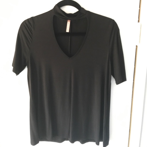 Deep Keyhole Top - Picture 3 of 3