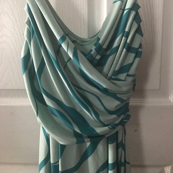 Dress - Picture 3 of 5