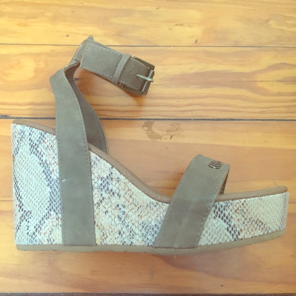 Volcom Wedges!!!🐍