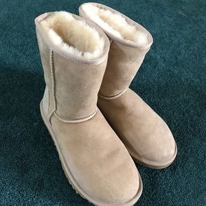 🛑PRICE FIRM‼️UGG Classic Short Sand NEW Size 6