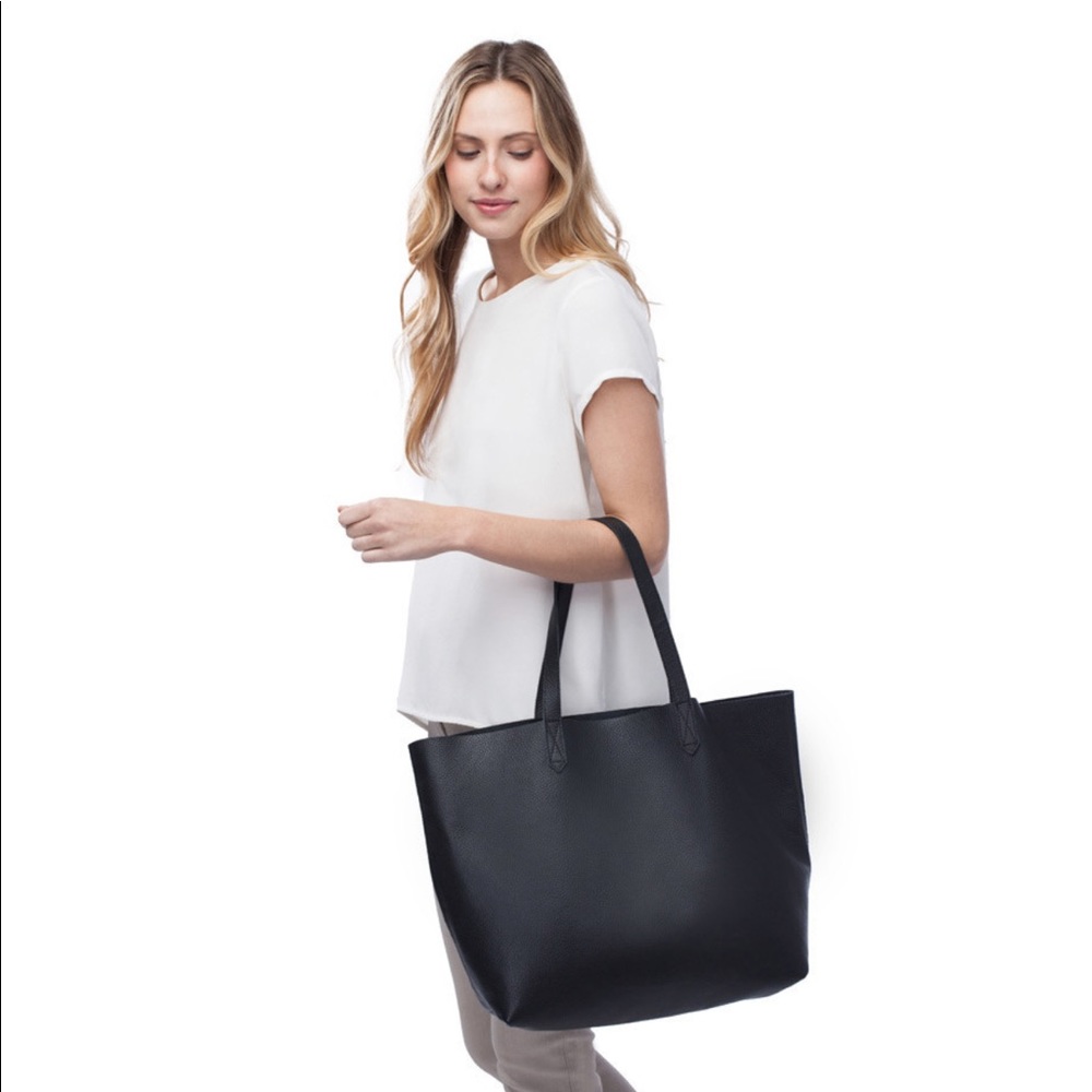 Cuyana Classic Leather Tote