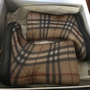 Burberry children boots