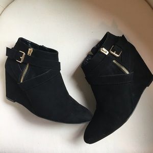 Mossimo | Black wedge ankle booties
