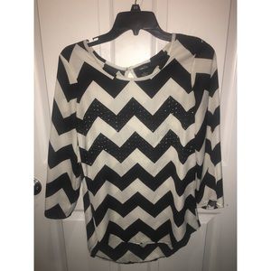 3 quarter length sleeve chevron shirt.