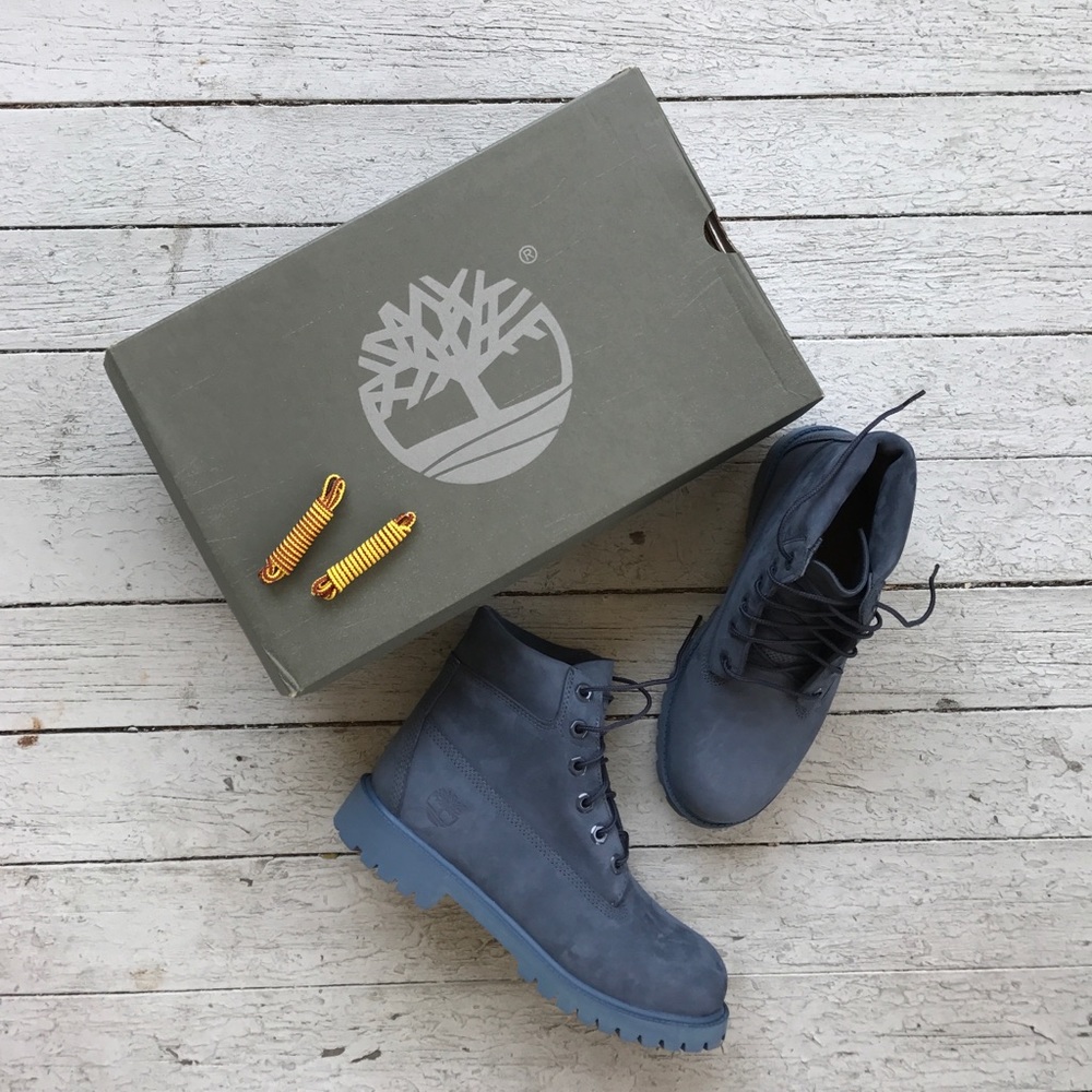 NAVY TIMBERLAND BOOTS