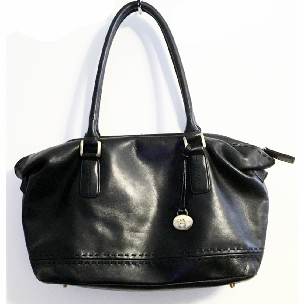 Etienne Aigner black leather purse