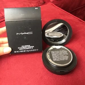 MAC Pro Longwear Compact Foundation - NC40