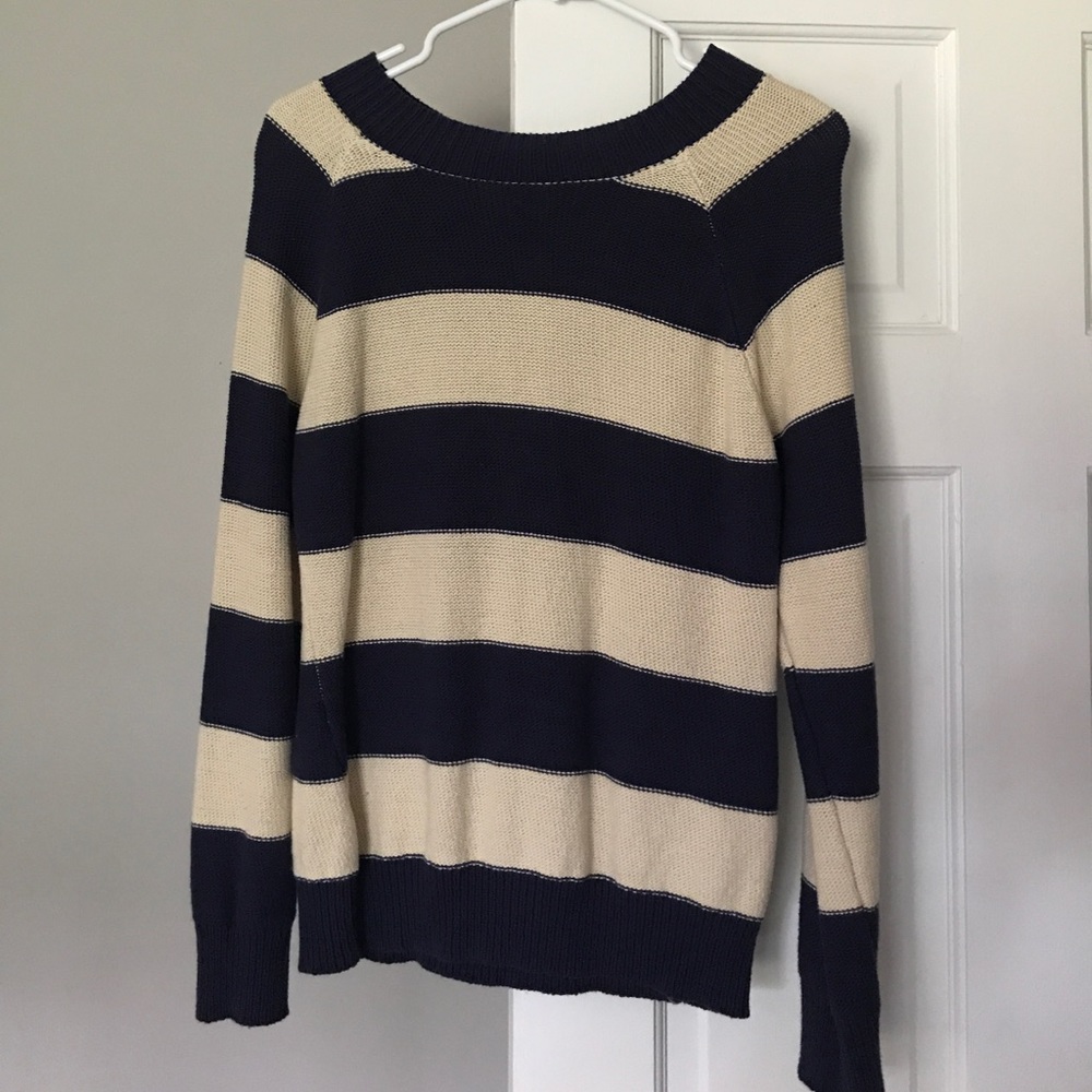 Casual and comfy boutique sweater with tie back