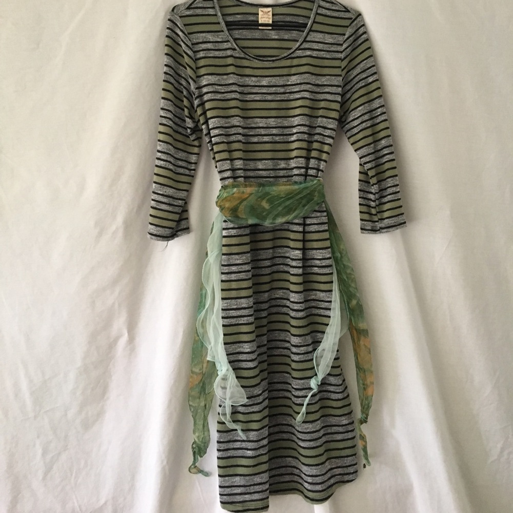 Midi dress. Olive green, black and grey