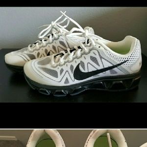 Women's Nikes Tailwind Air max size 8