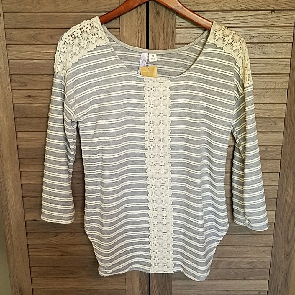 Never worn 3/4 length sleeve top