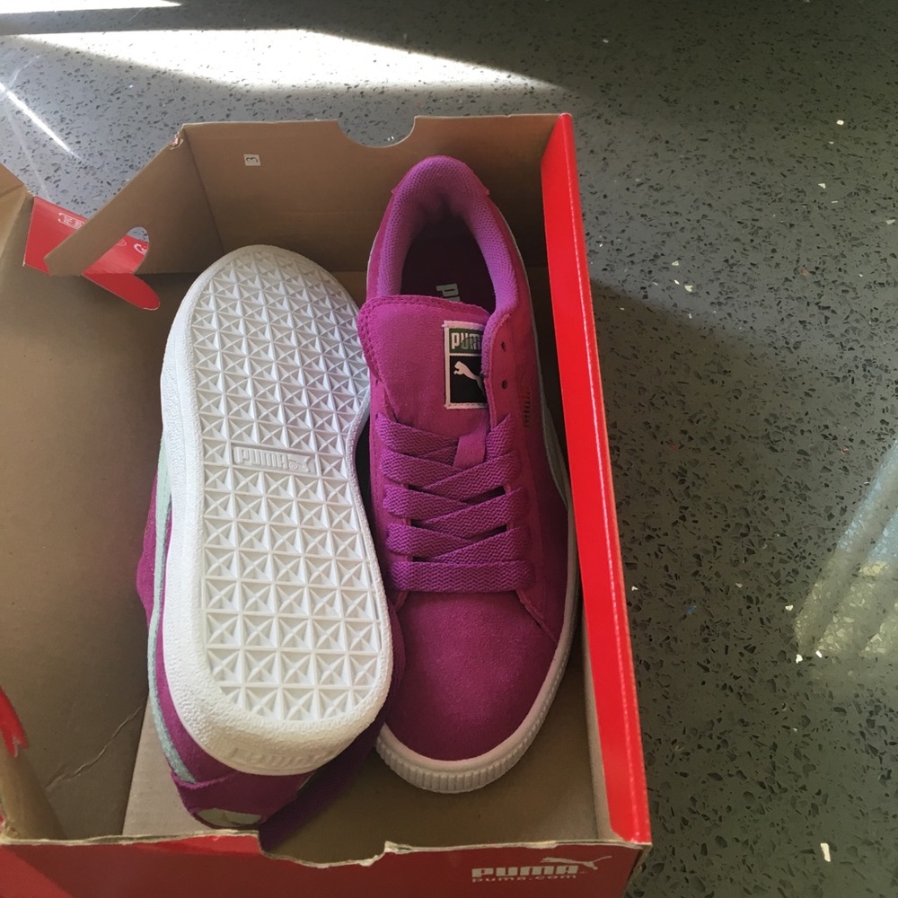 Puma junior tennis shoes size 5 and 1/2