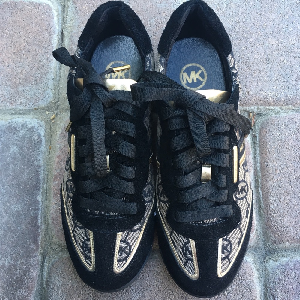 ⬇️ Michael Kors sneakers