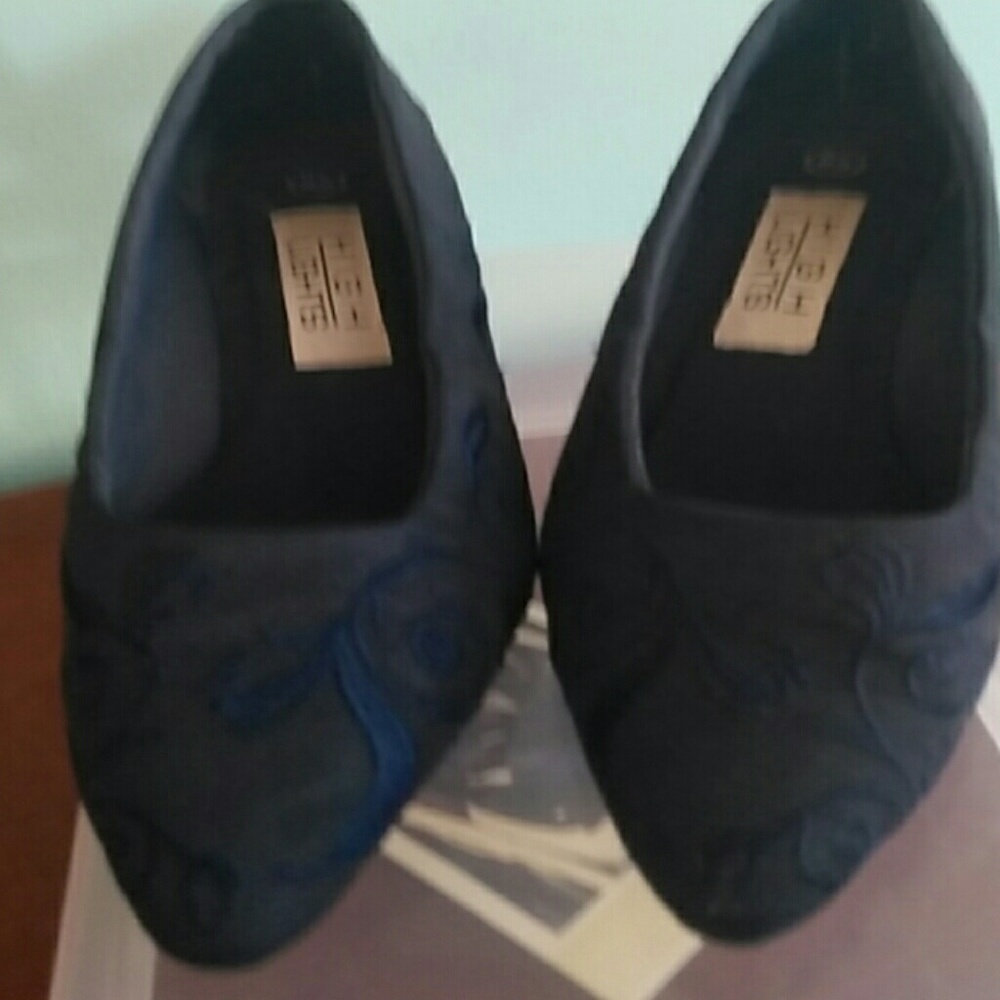 Navy linen pumps