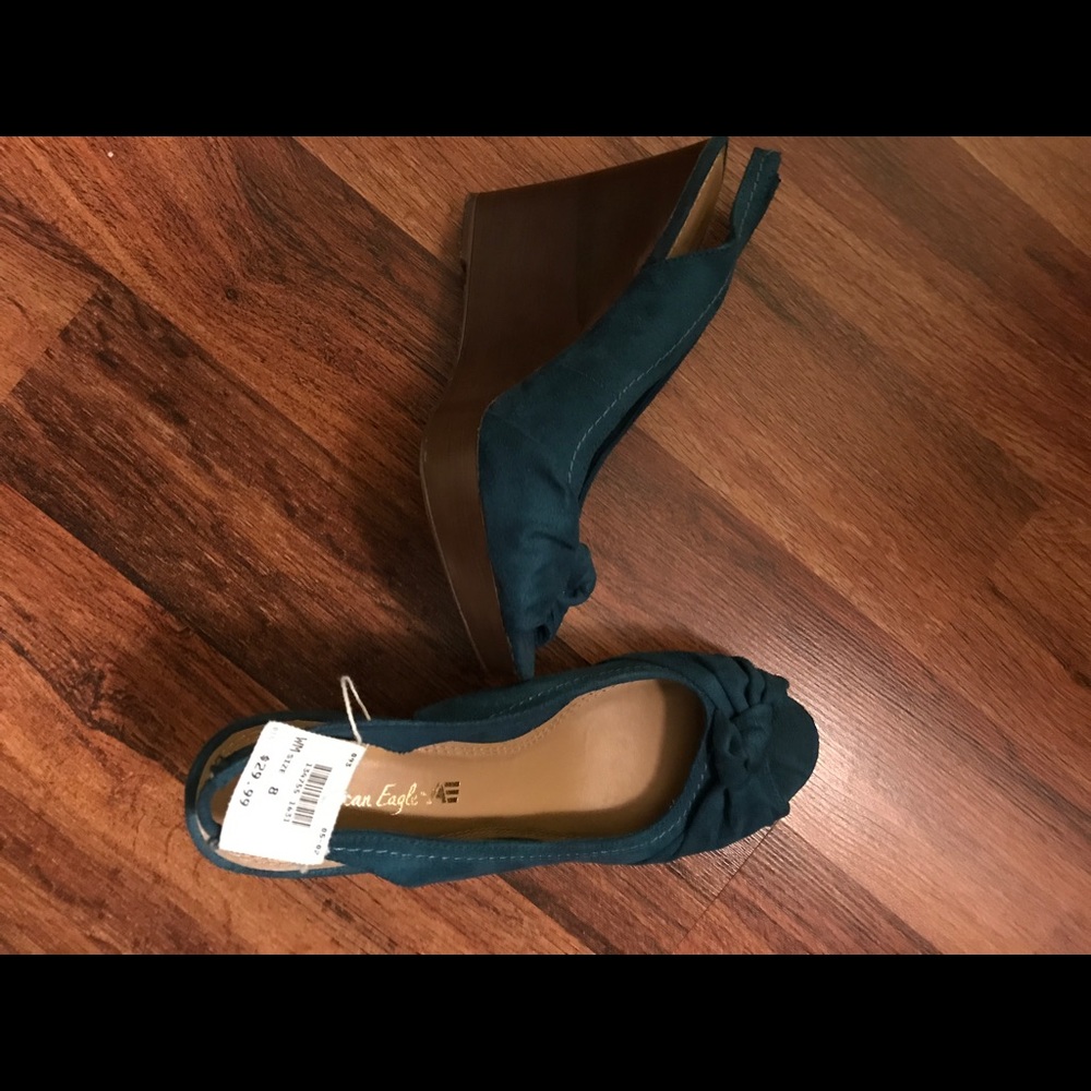 Wedge heel shoes