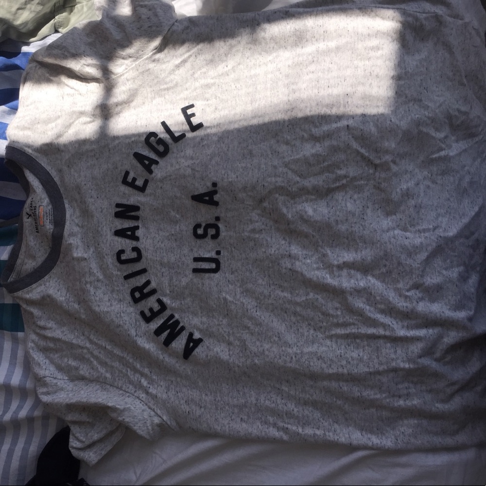American Eagle T shirt