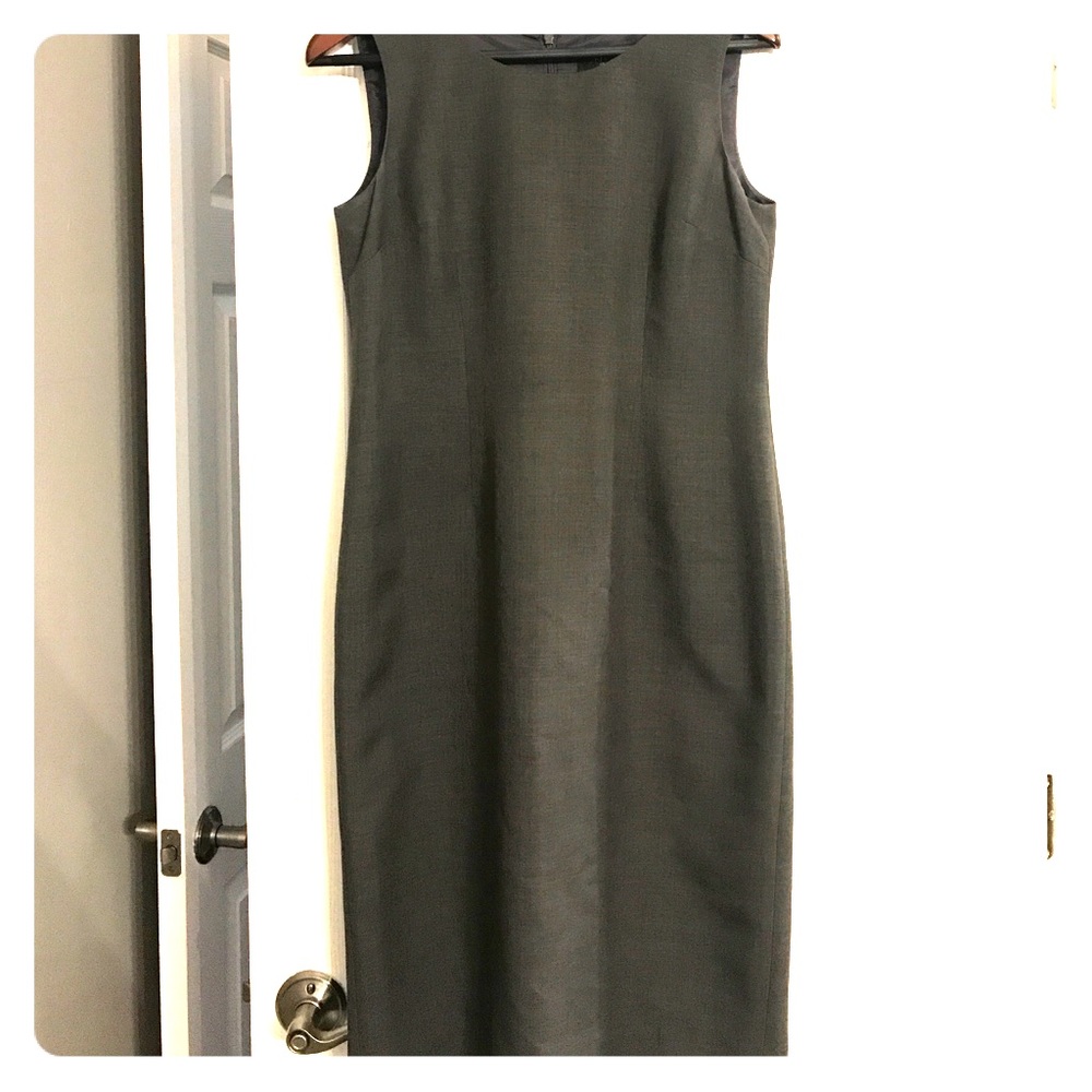 Beautiful Kasper size 6 dress. Only wore once
