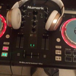 Meet your Posher, Sonido morales