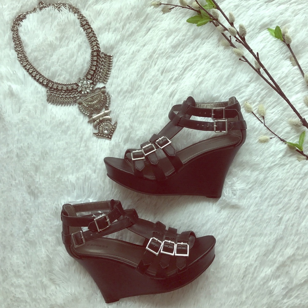 [Express] Black Buckled Wedge