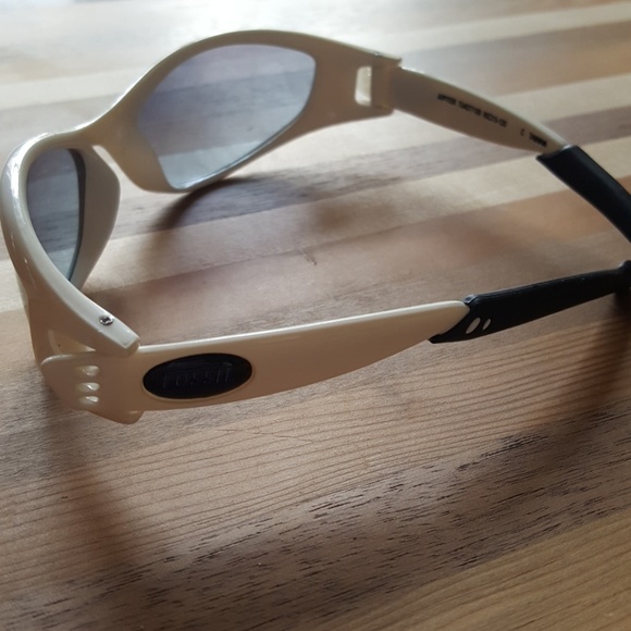 Fossil Sunglasses! - Picture 3 of 7