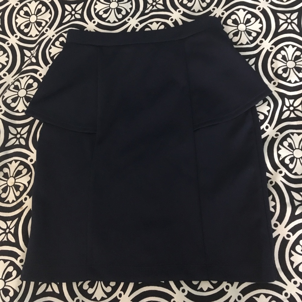 NWOT Forever 21 navy peplum skirt