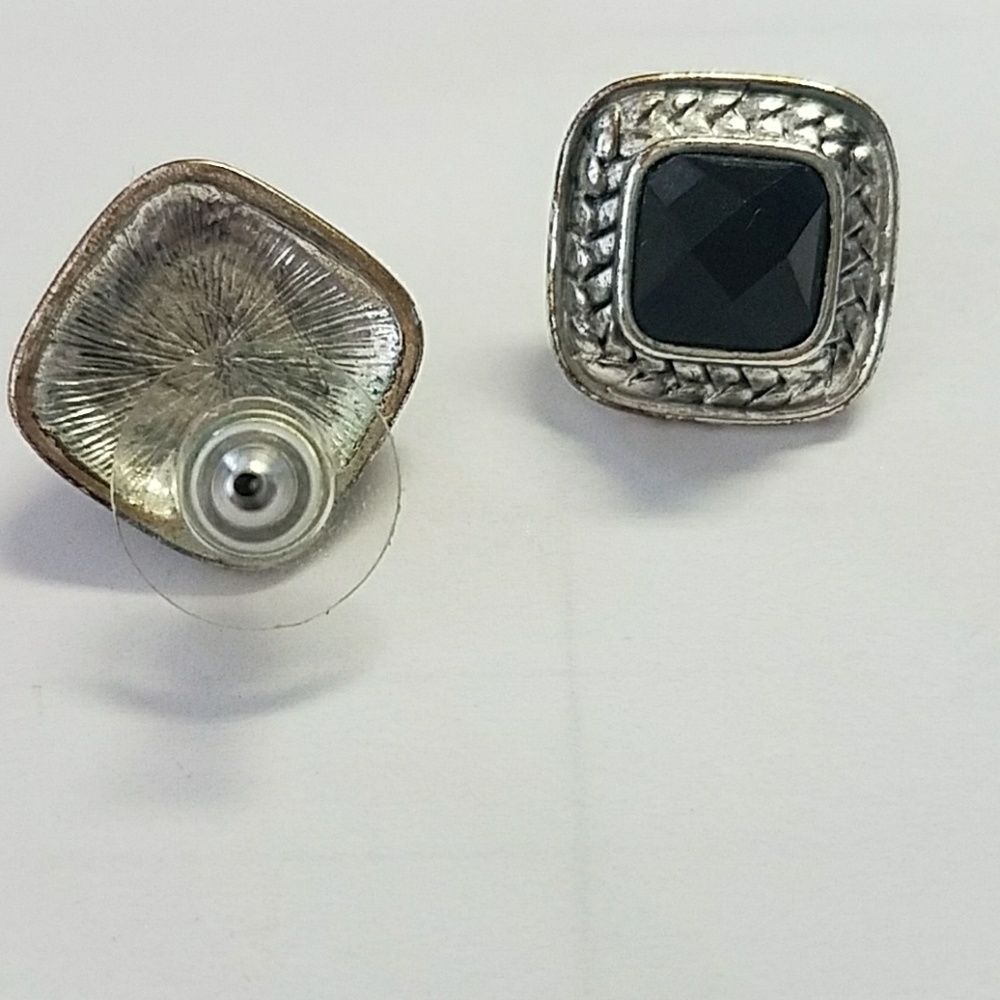 FREE w/any bundle Black and silver earrings