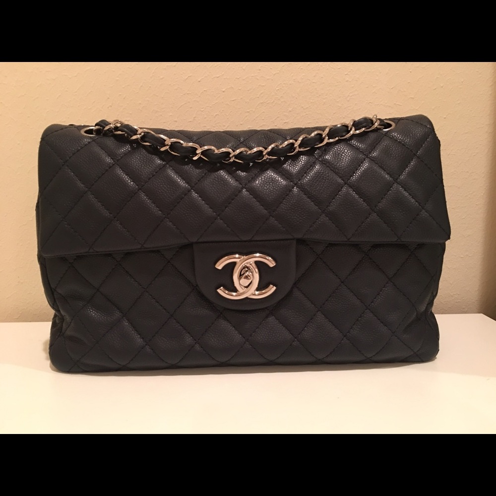 [SOLD] Chanel Seasonal jumbo flap