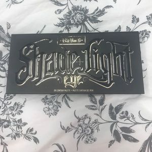 Kat Von D Shade & Light Eye