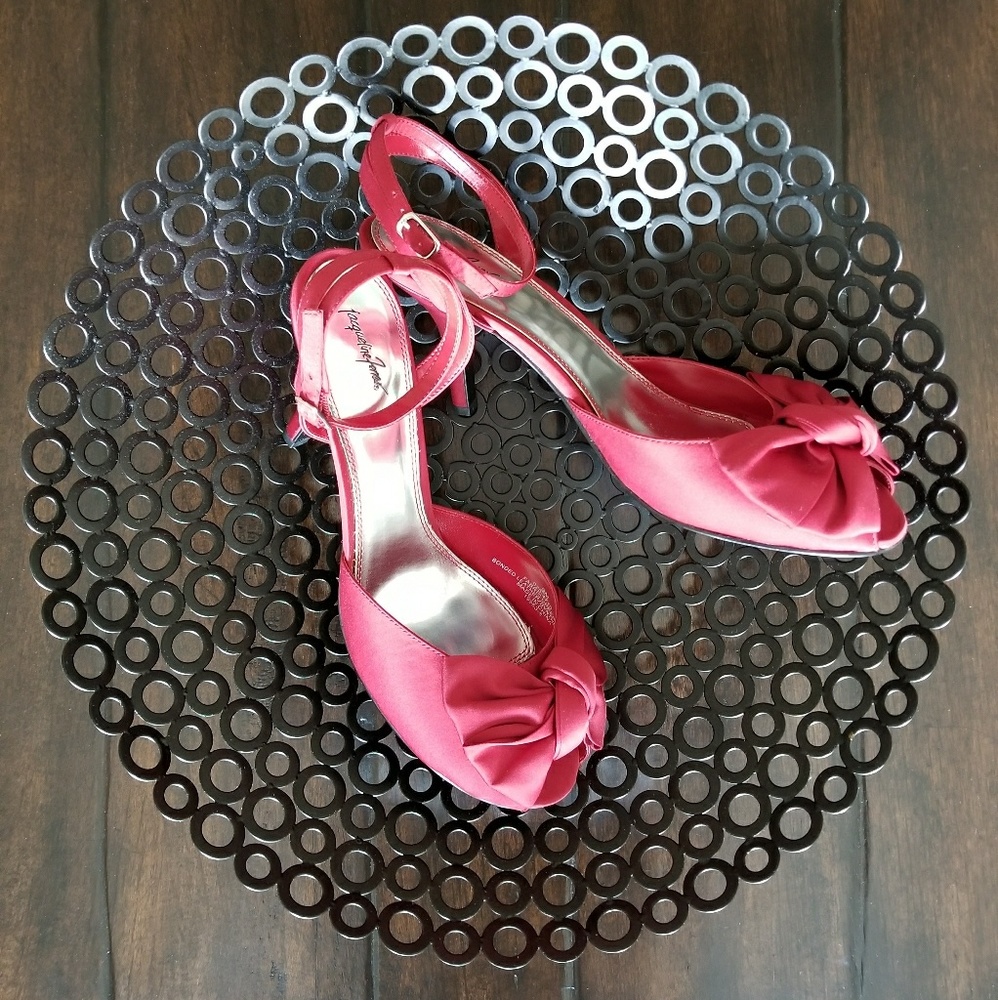 Jacqueline Ferrar Size 9 Red Satin Heels